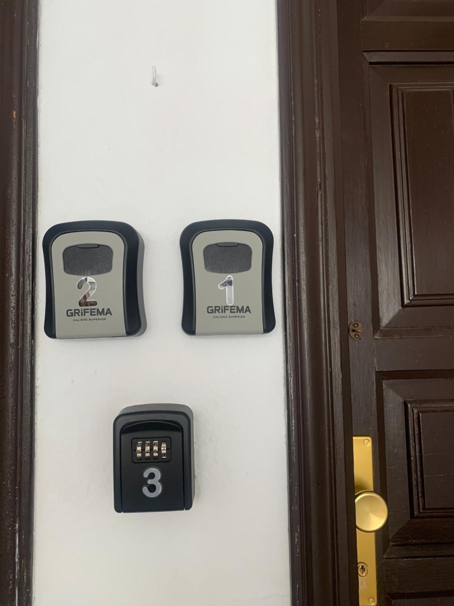 Habitaciones Privadas Cerca De La Playa Y Aeropuerto En Casa Compartida Con Otros Huespedes Playa Honda  Kültér fotó