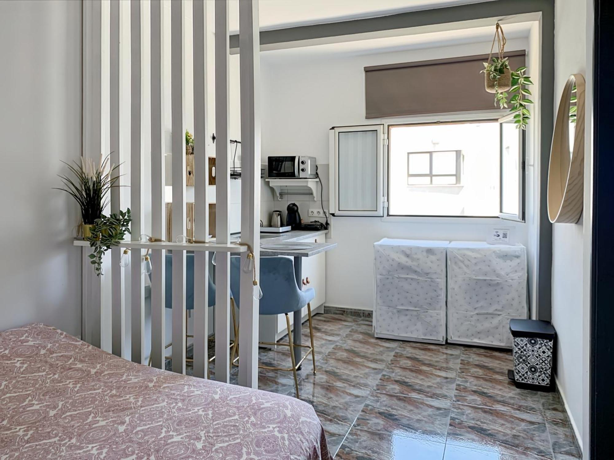 Habitaciones Privadas Cerca De La Playa Y Aeropuerto En Casa Compartida Con Otros Huespedes Playa Honda  Kültér fotó
