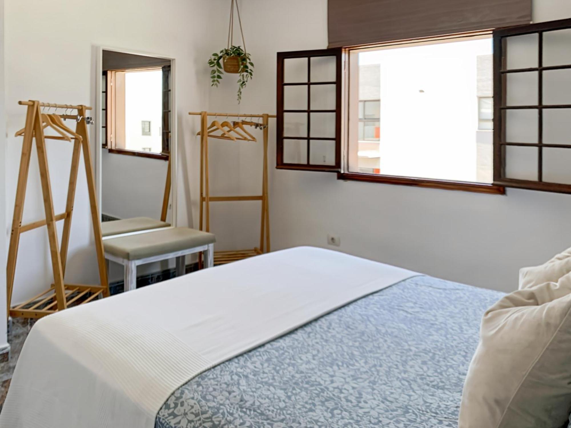 Habitaciones Privadas Cerca De La Playa Y Aeropuerto En Casa Compartida Con Otros Huespedes Playa Honda  Kültér fotó